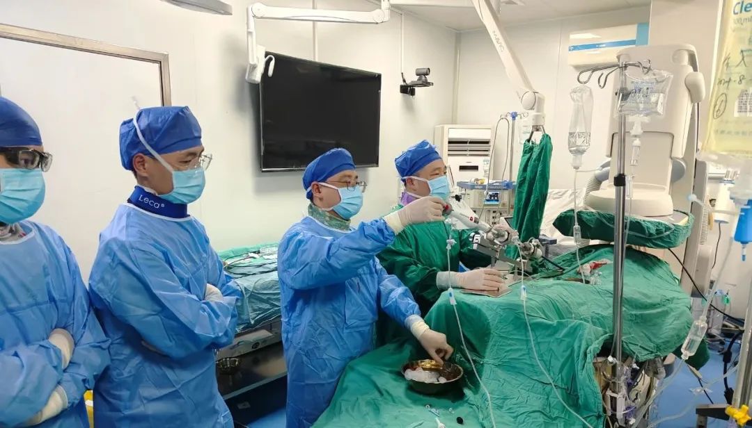 湖南省人民医院｜潘宏伟教授、何晋教授团队接连完成两例极具挑战的复杂二尖瓣重症病例，让生命律动重焕希望